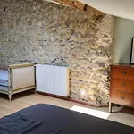 Nicely Renovated Wine-grower House Сasa de vacaciones